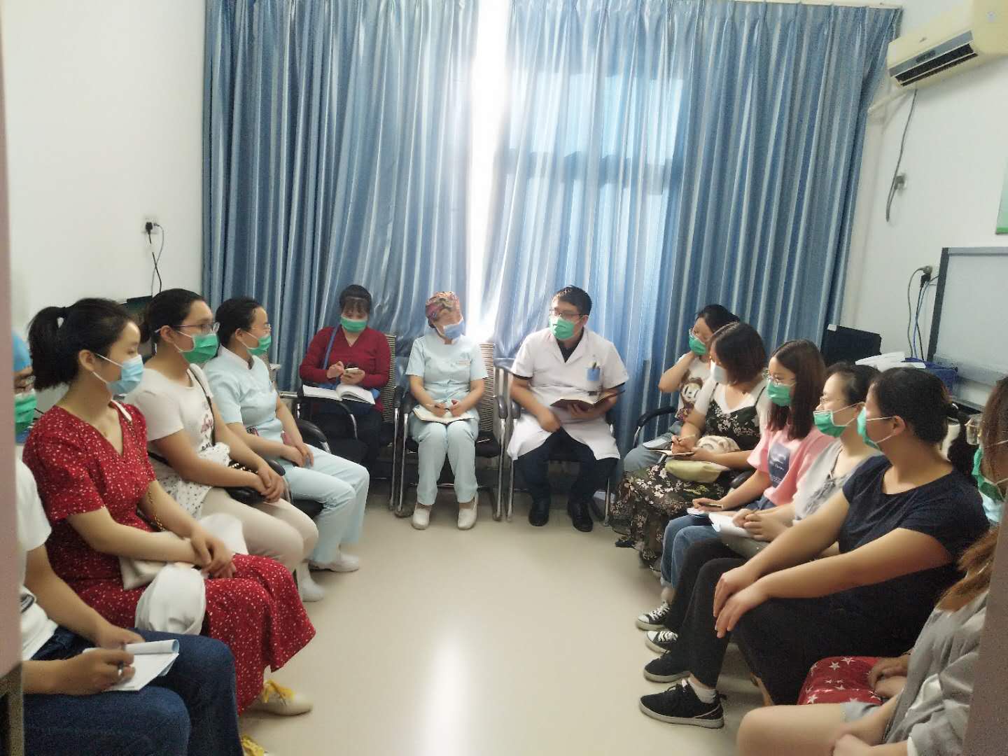 郑州市九院中医科召开全体会议   6月5日,郑州市第九人民医院中医科